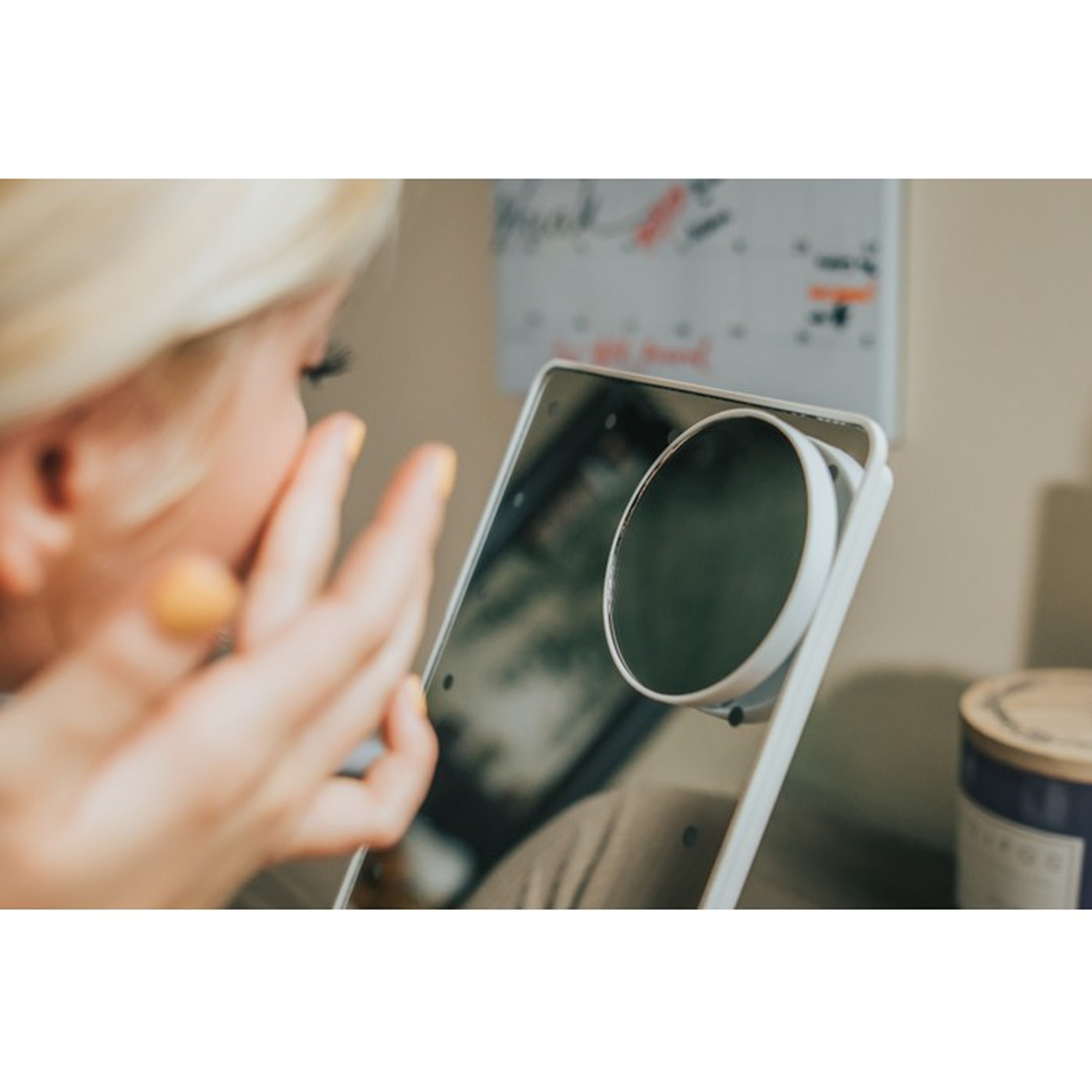 Vivitar Mirror 10X Magnification W/ Bluetooth Speakers And Wireless Charging